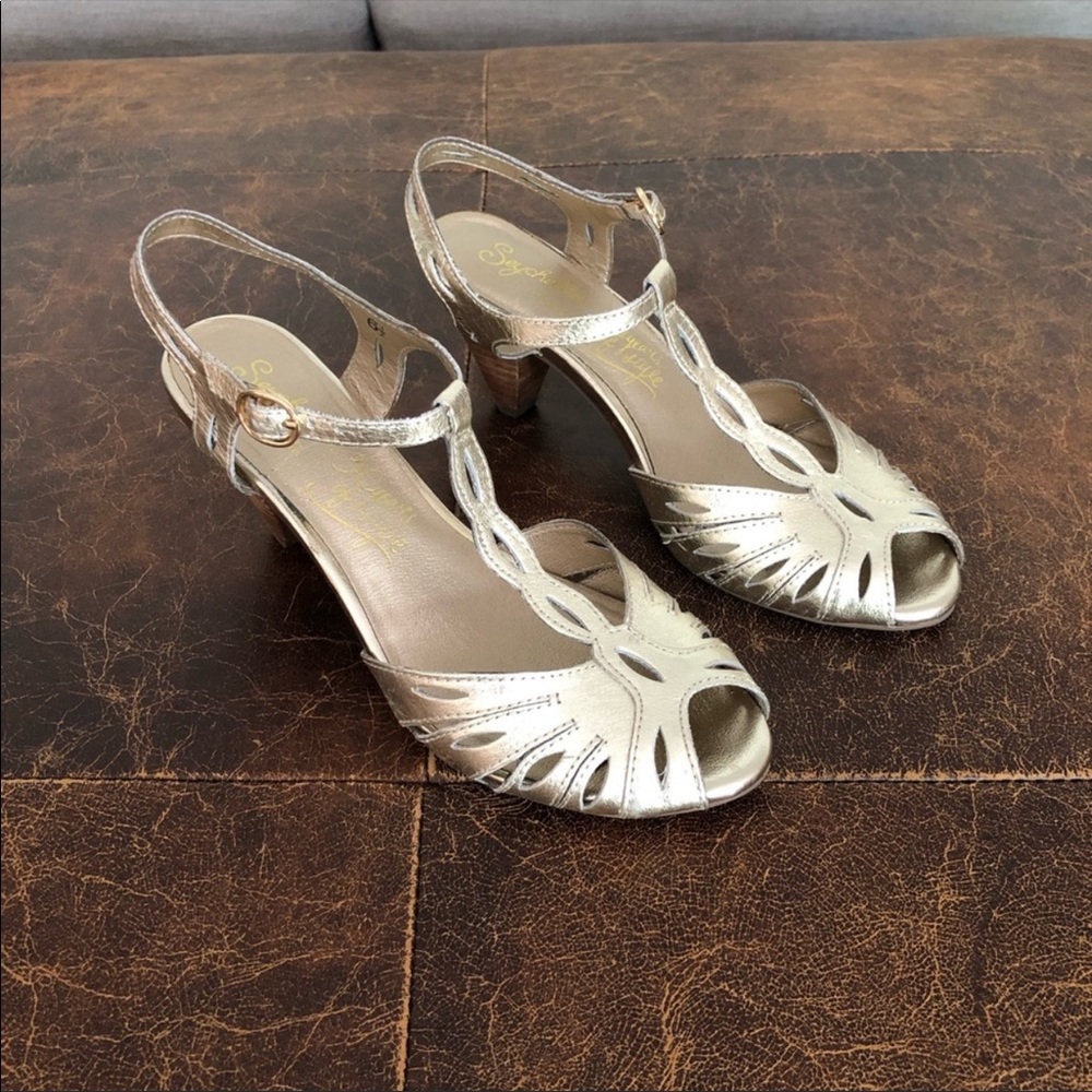 EUC Seychelles Metallic T-Strap Peep-Toe Heel 6.5